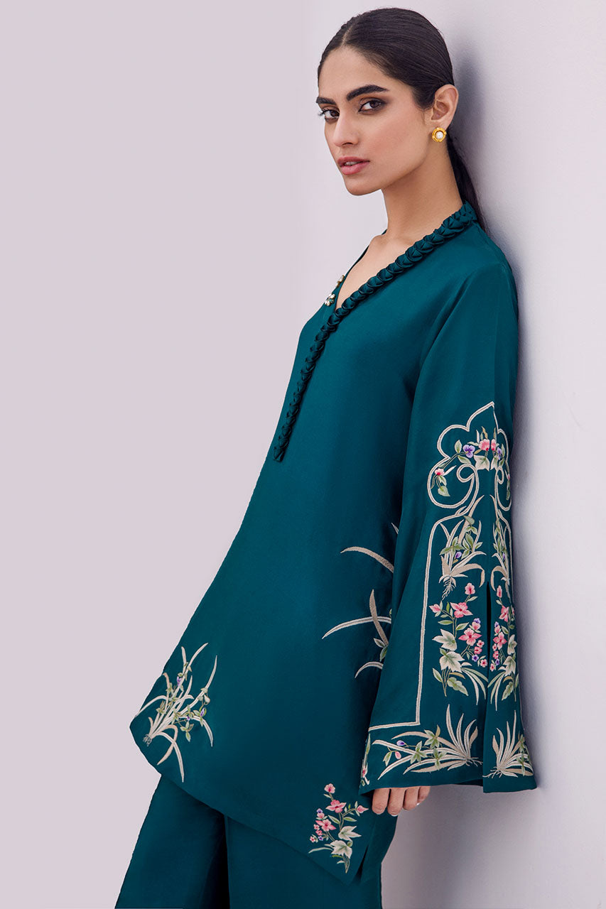 Emerald Green Raw Silk Kurta With Embroidery Detailing