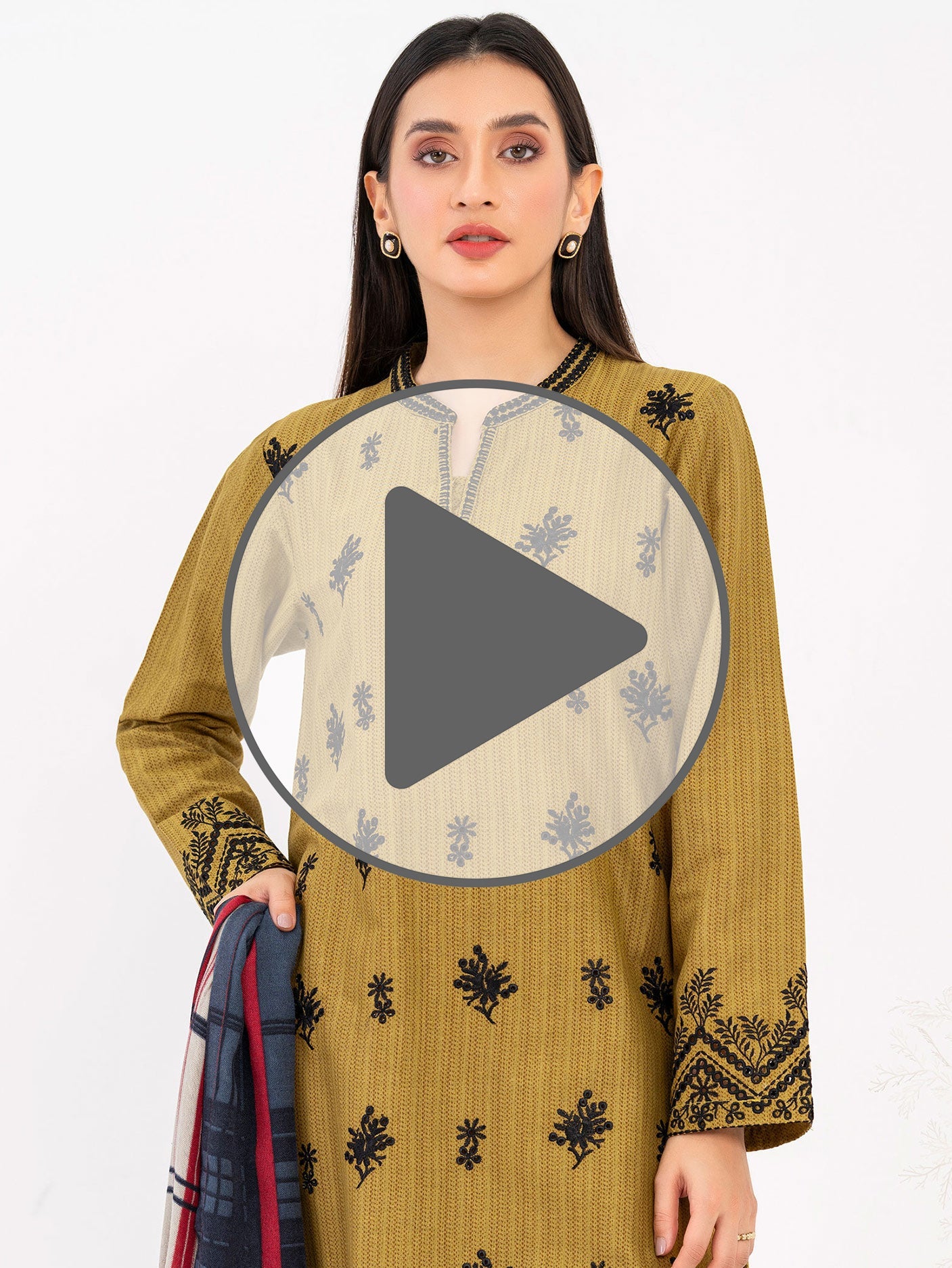 3 Piece Khaddar Suit-Embroidered (Pret)