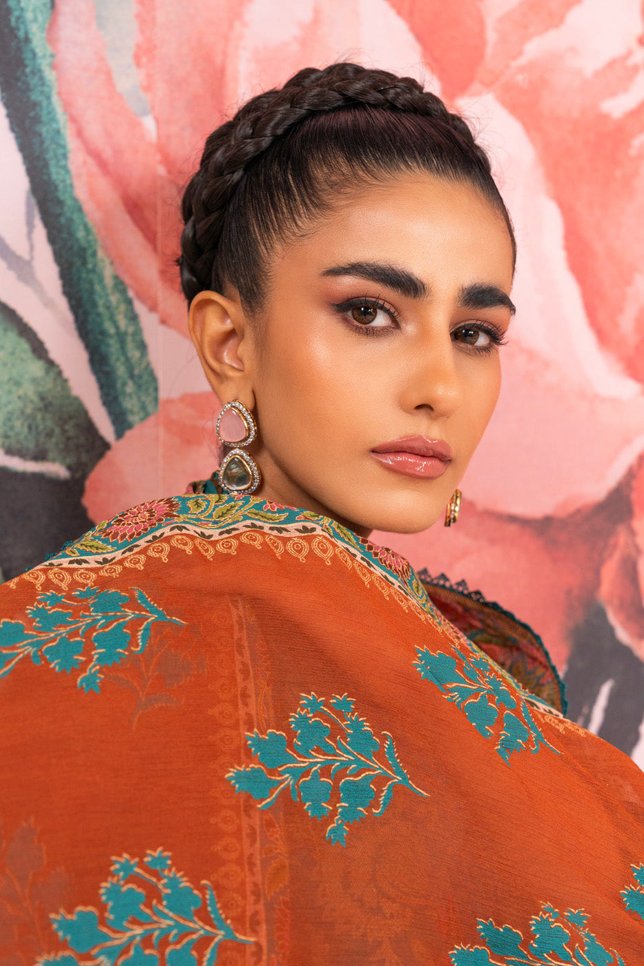3 Pc Embroidered Thick Lawn Suit With Chiffon Dupatta