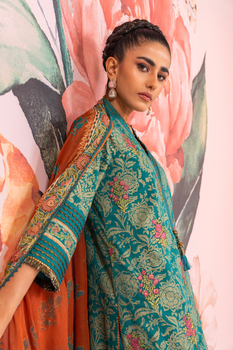 3 Pc Embroidered Thick Lawn Suit With Chiffon Dupatta