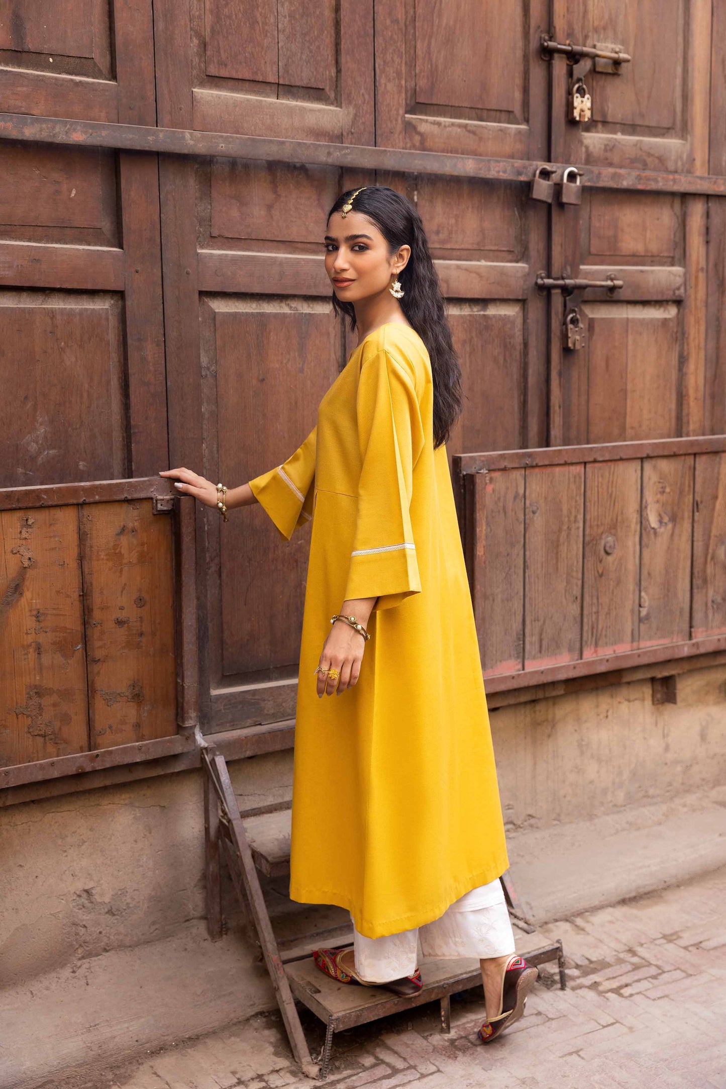 Nishat Linen - Basic Shirt - PW23-69