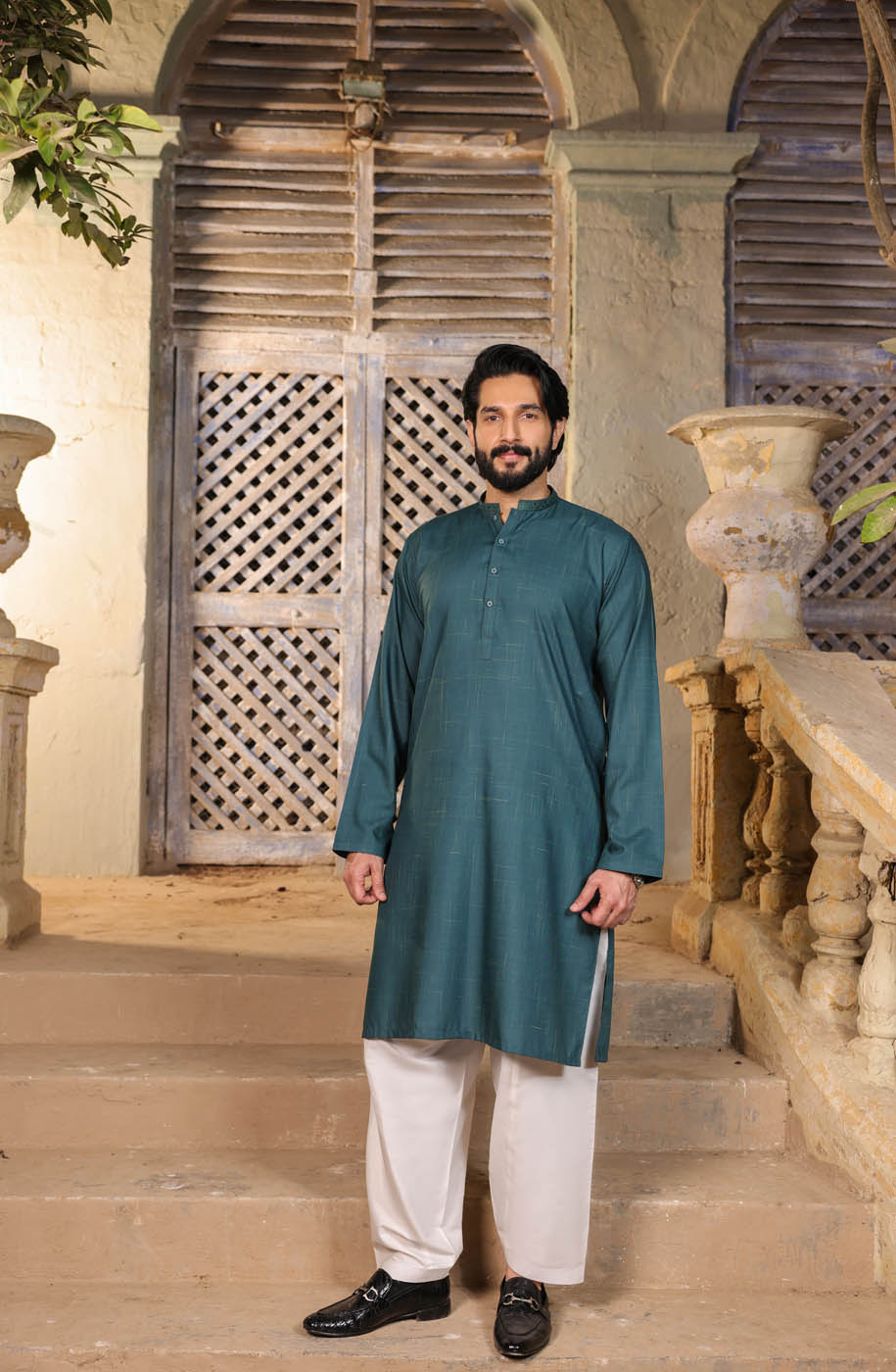 Dyed Embroidered Blended Kurta