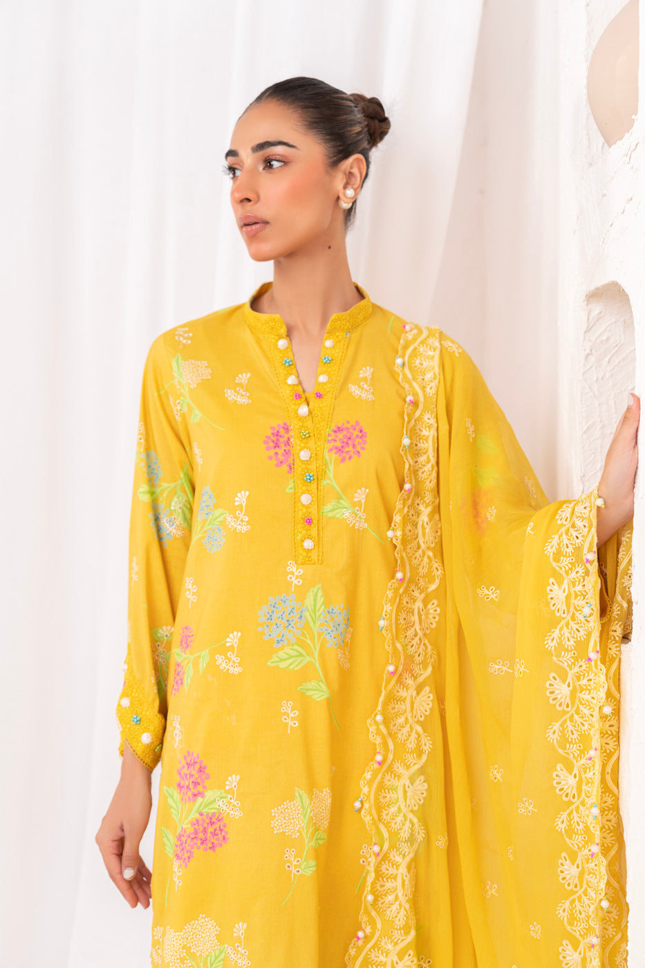 3 Pc Embroidered Lawn Viscose Suit With Chiffon Dupatta