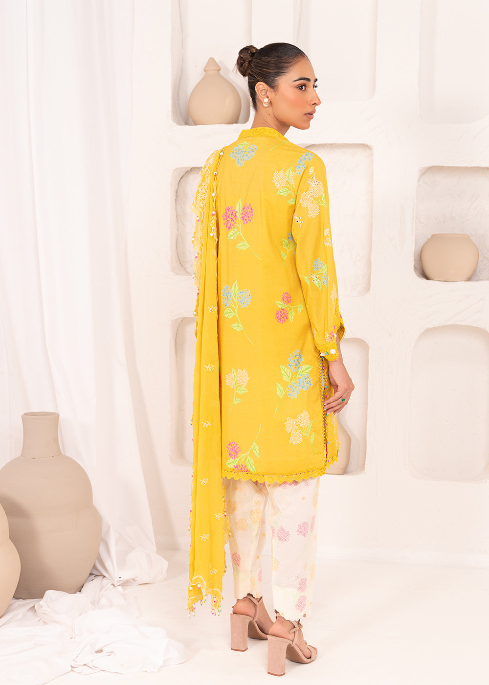 3 Pc Embroidered Lawn Viscose Suit With Chiffon Dupatta