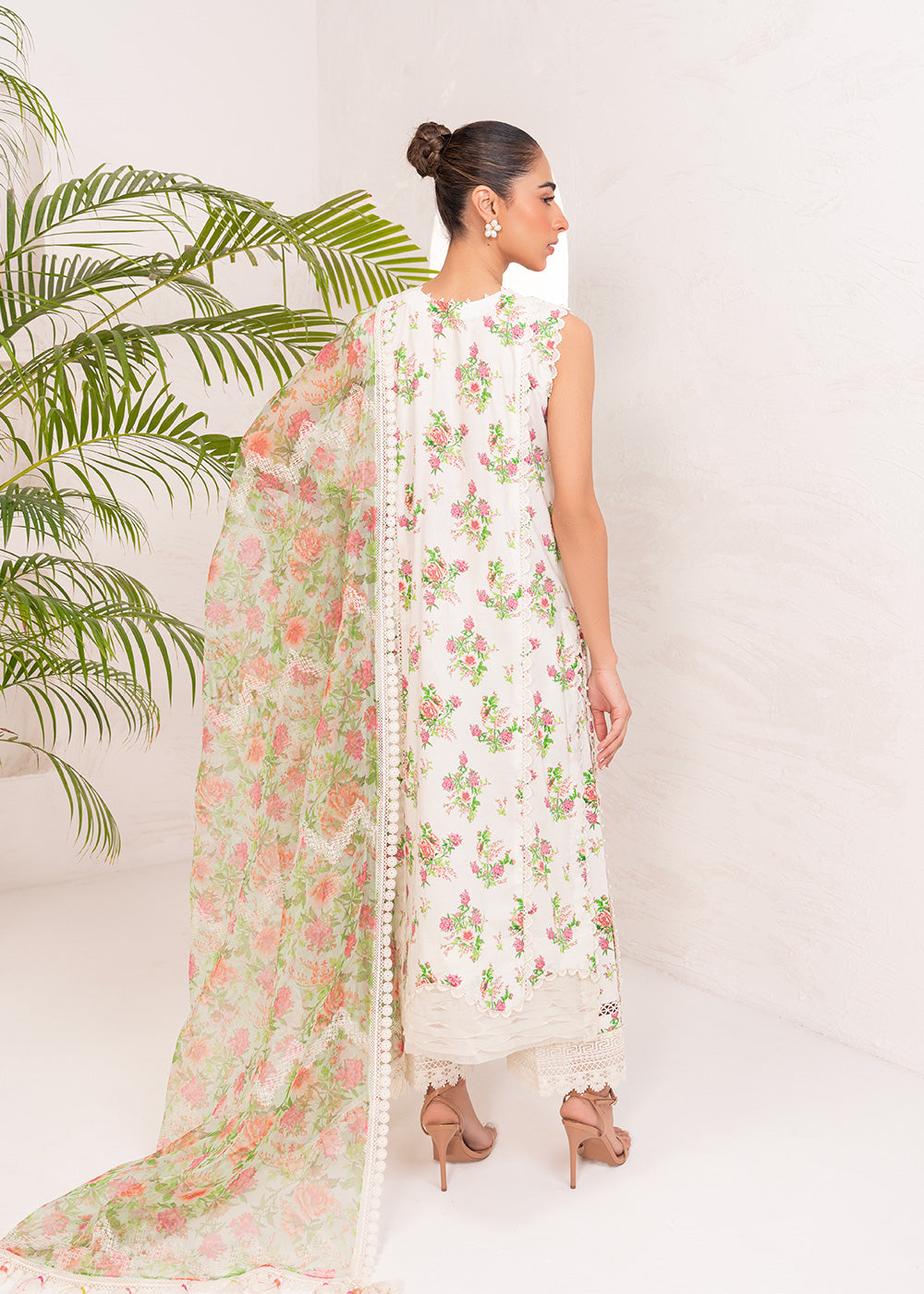 3 Pc Embroidered Lawn Viscose Suit With Organza Dupatta