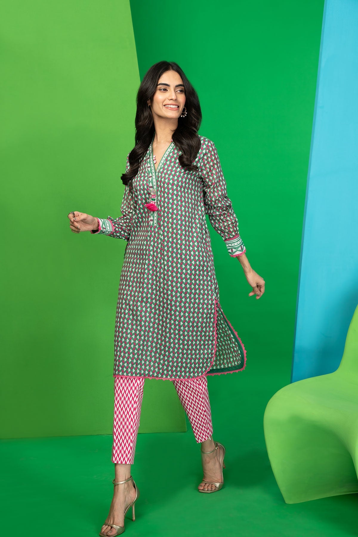 2 Pc Printed Lawn Suit With Cambric Trouser