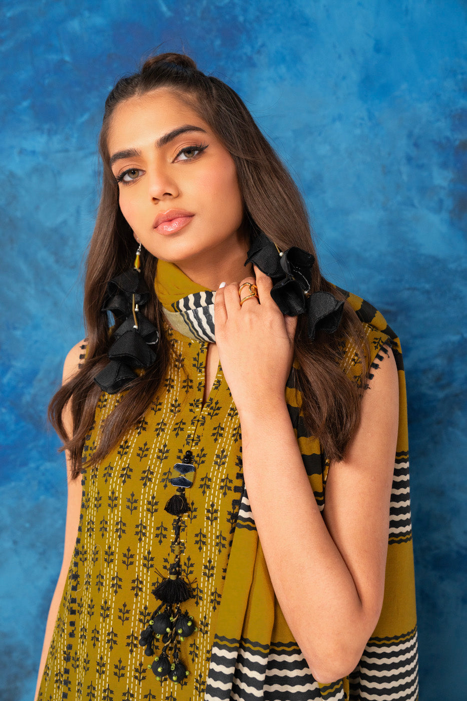 2 Pc Printed Khaddar Shirt With Khaddar Dupatta