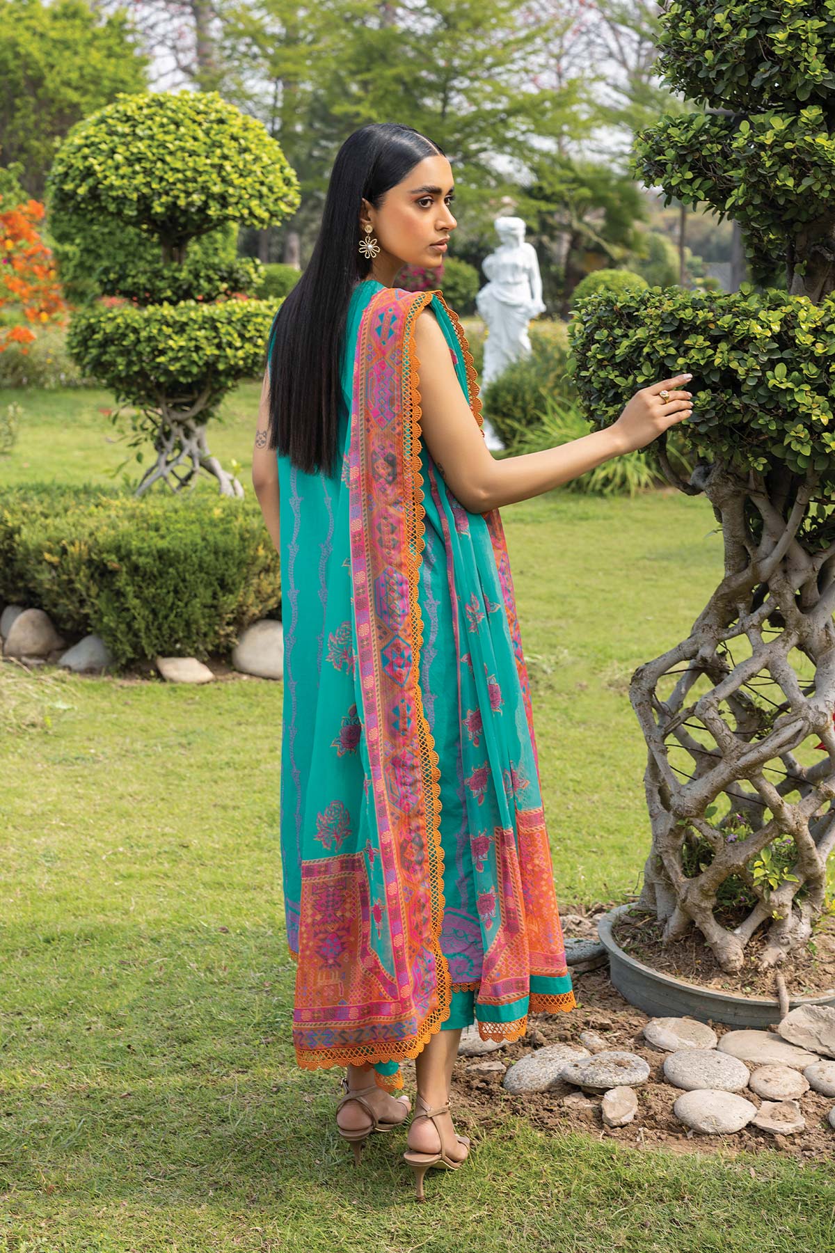 3 Pc Embroidered Thick Lawn Suit With Chiffon Dupatta