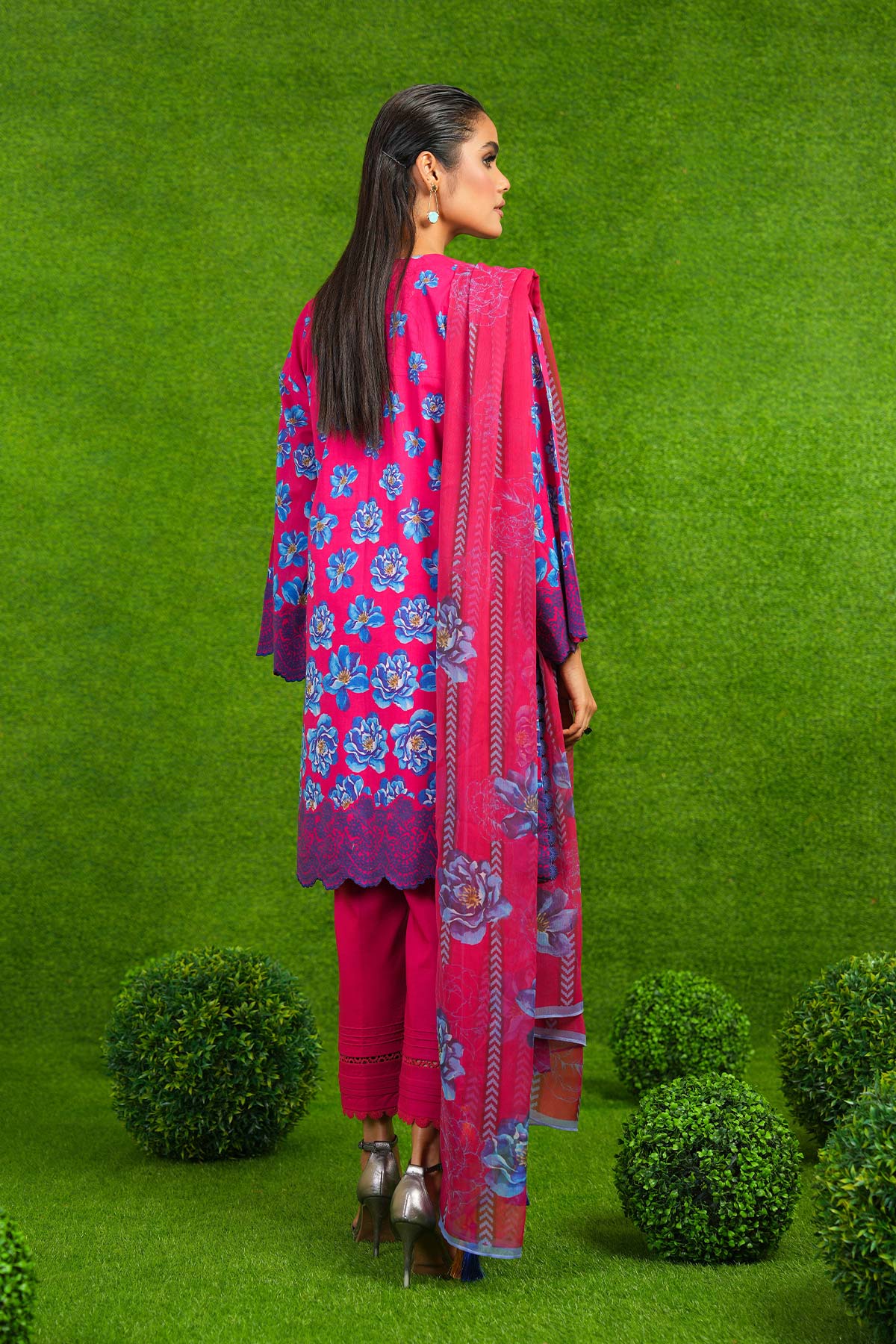 3 Pc Printed Lawn Suit With Chiffon Dupatta