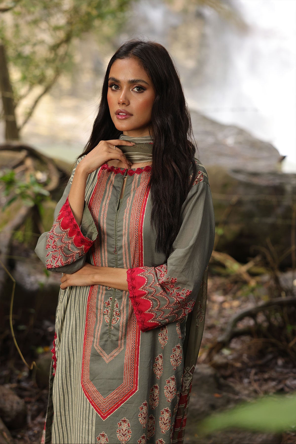 3 Pc Printed Lawn Suit With Chiffon Dupatta