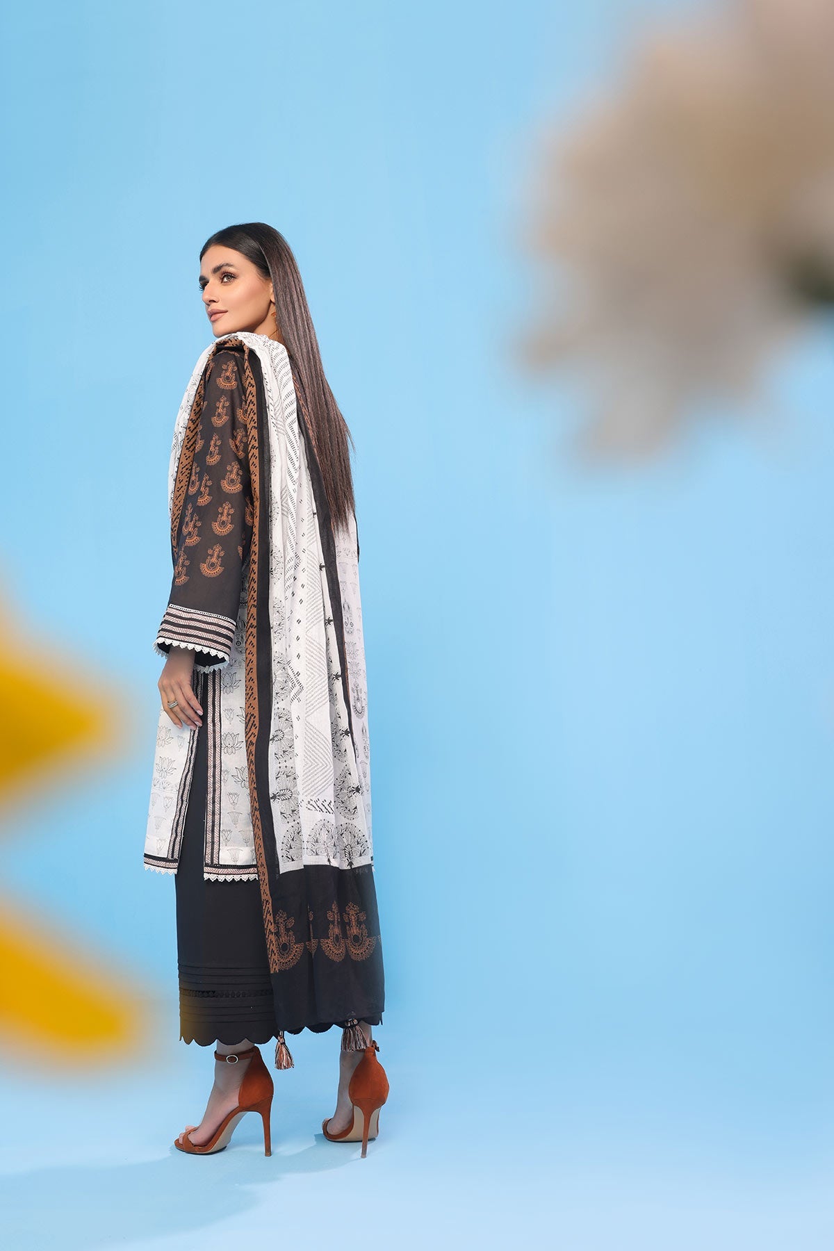 3 Pc Printed Lawn Suit With Net Dupatta