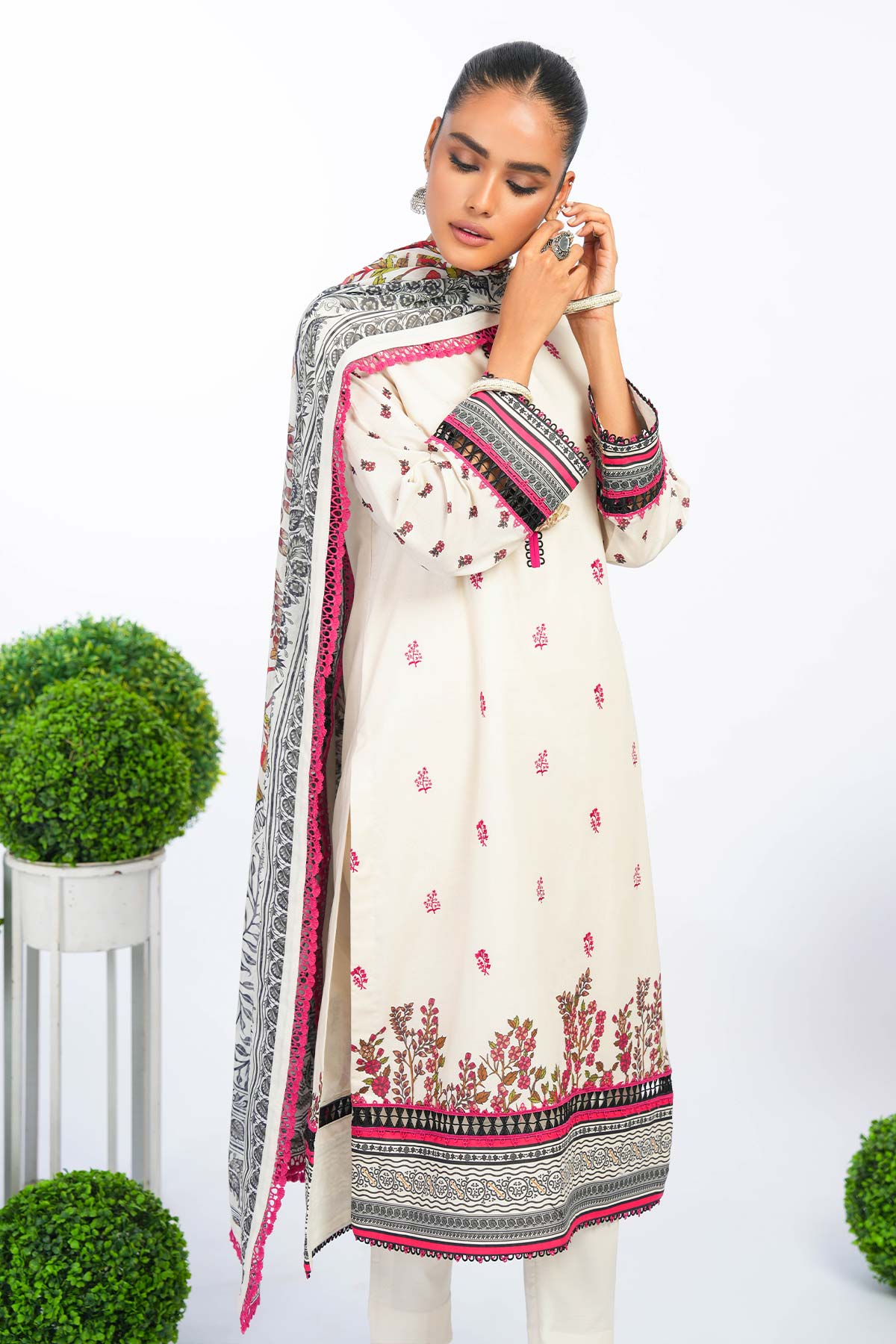 3 Pc Embroidered Lawn Suit With Tissue Silk Dupatta