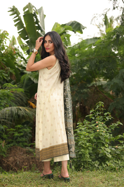 3 Pc Embroidered Lawn Suit With Doria Dupatta