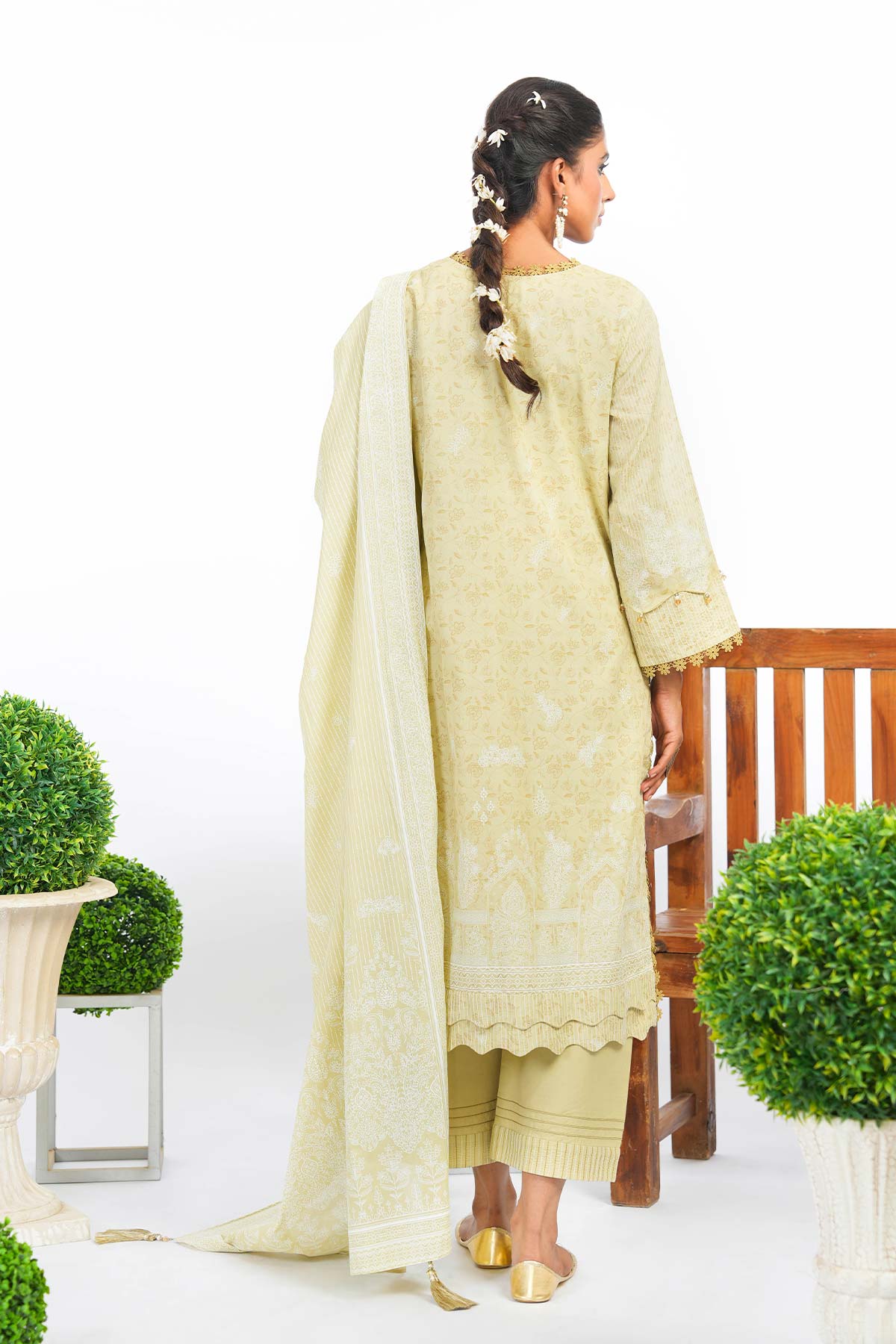 2 Pc Printed Lawn Suit With Silver Lawn Dupatta