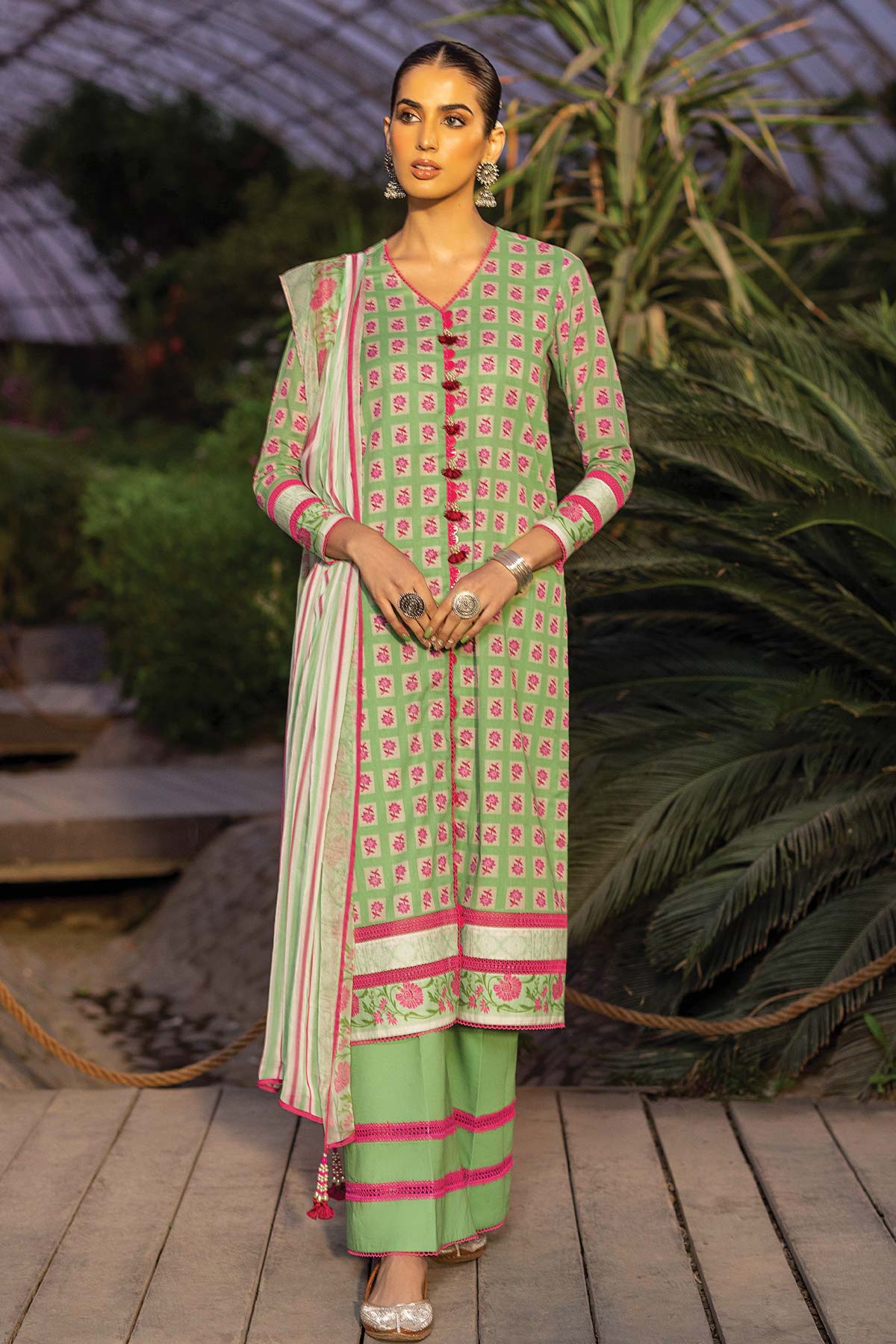 2 Pc Printed Lawn Suit With Chiffon Dupatta