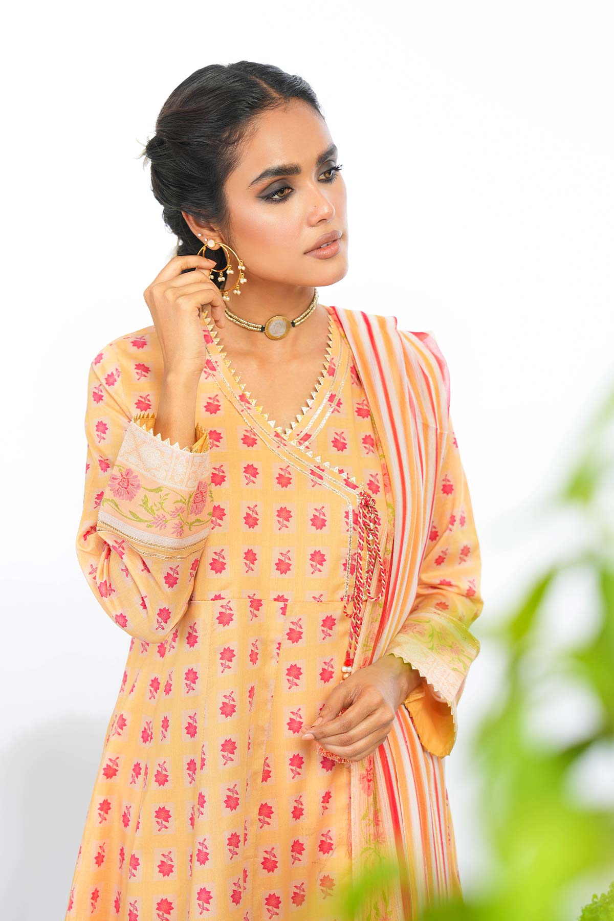 2 Pc Printed Lawn Suit With Chiffon Dupatta