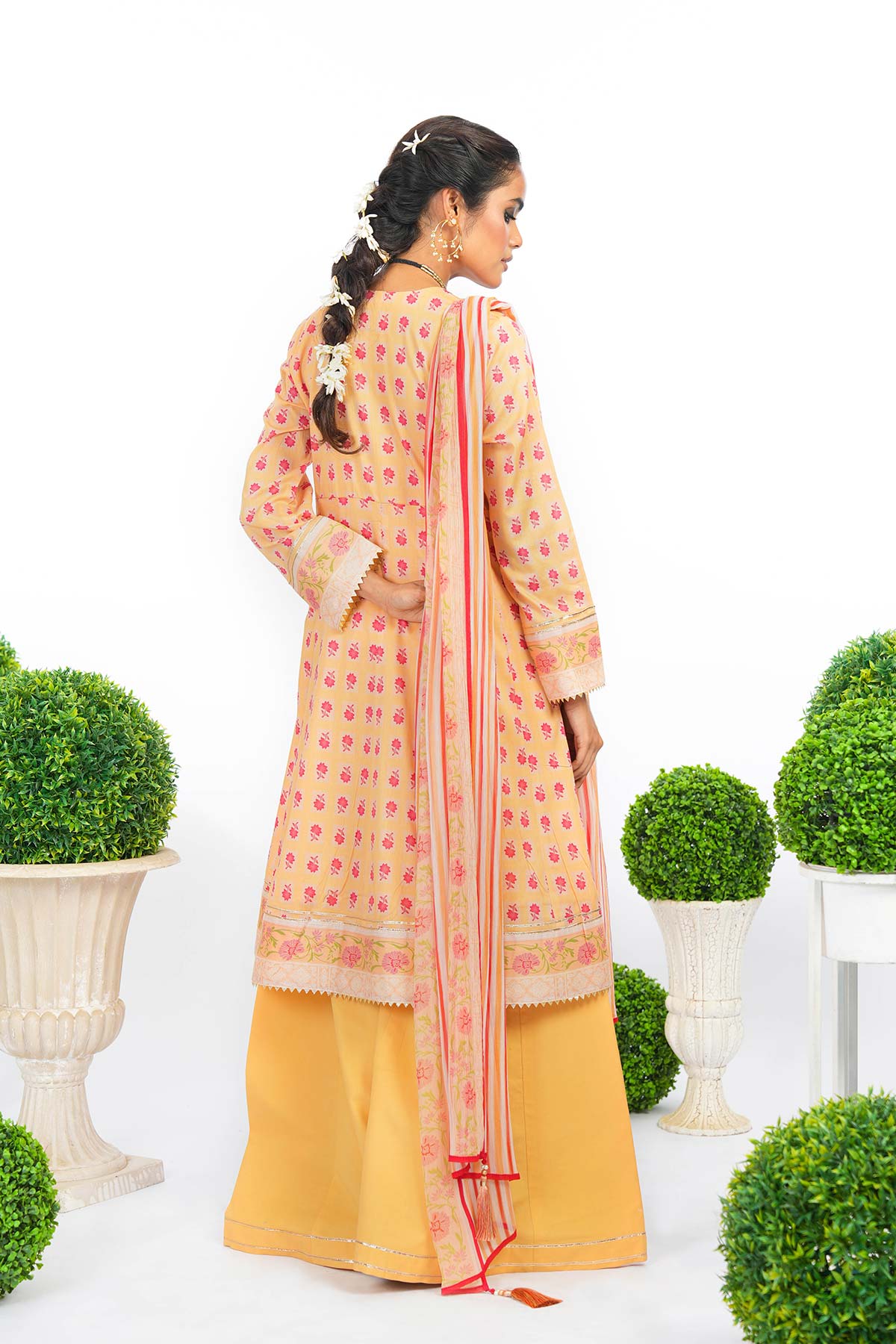 2 Pc Printed Lawn Suit With Chiffon Dupatta