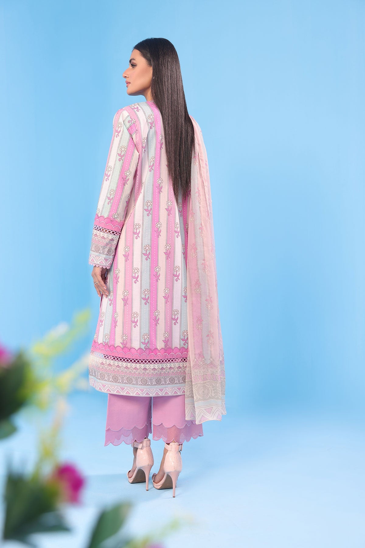 3 Pc Printed Lawn Suit With Chiffon Dupatta