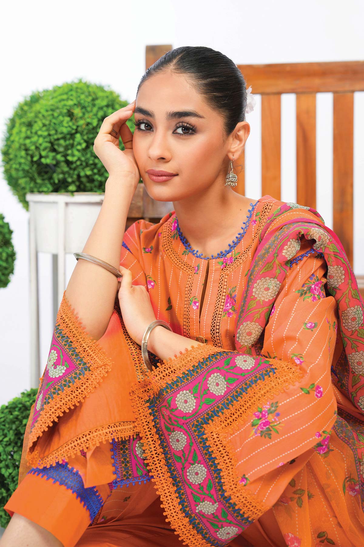 2 Pc Printed Lawn Suit With Chiffon Dupatta