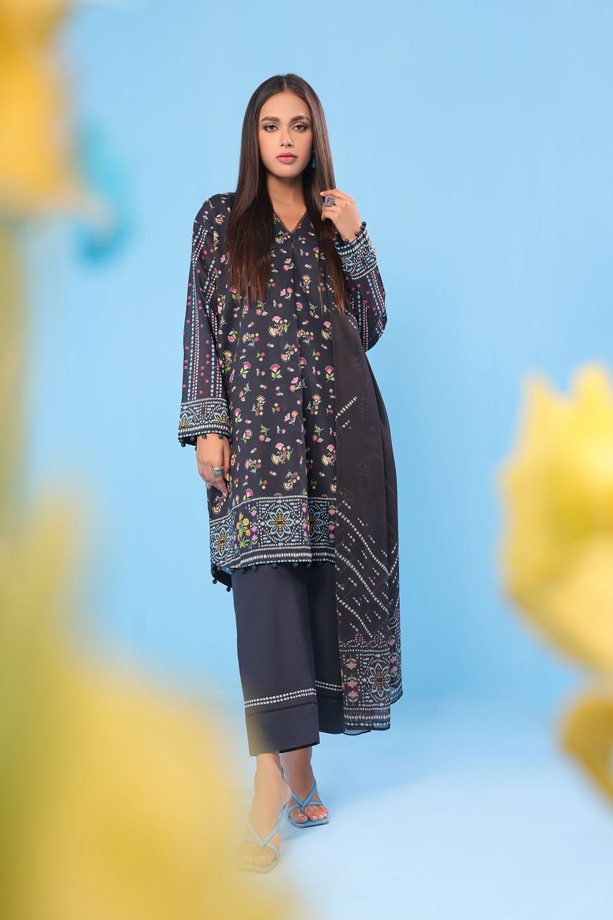 2 Pc Printed Lawn Suit With Chiffon Dupatta