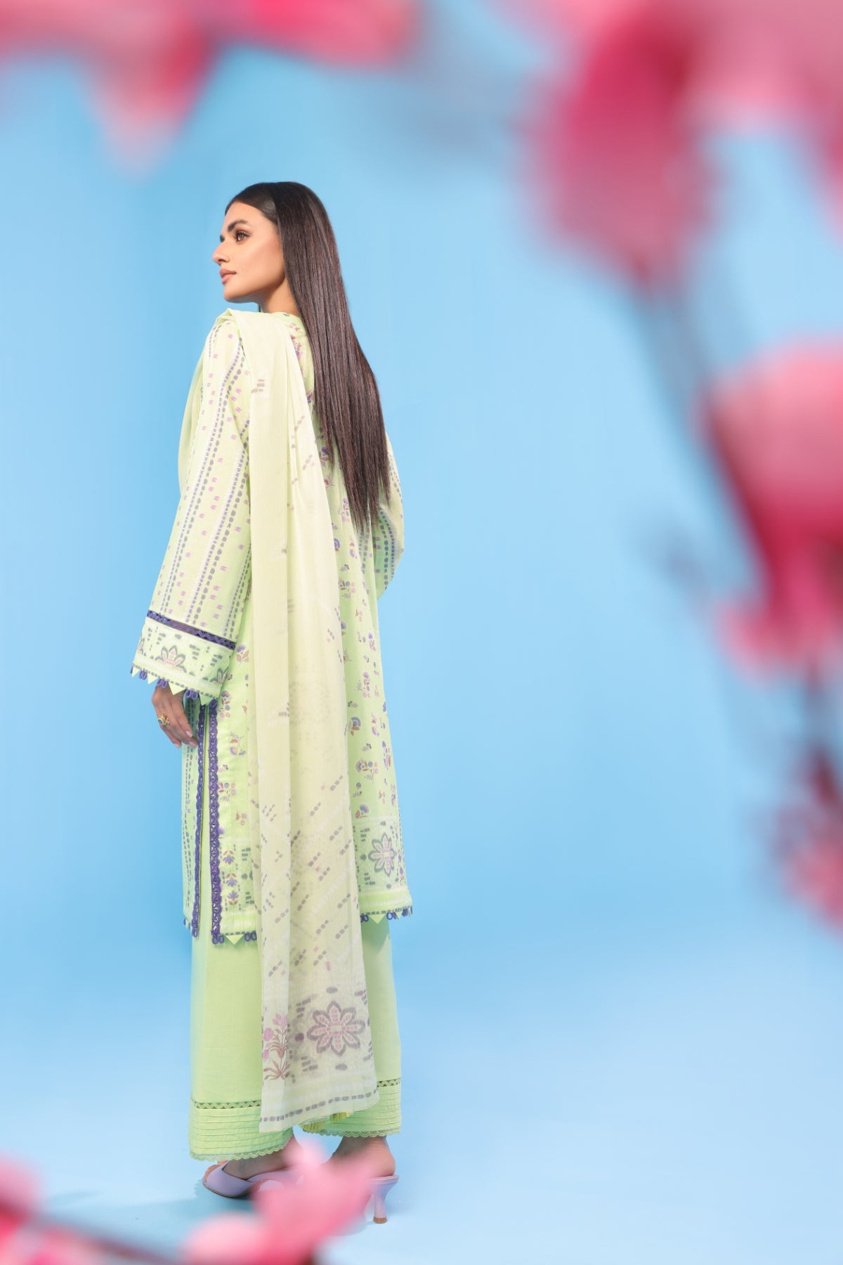 2 Pc Printed Lawn Suit With Chiffon Dupatta