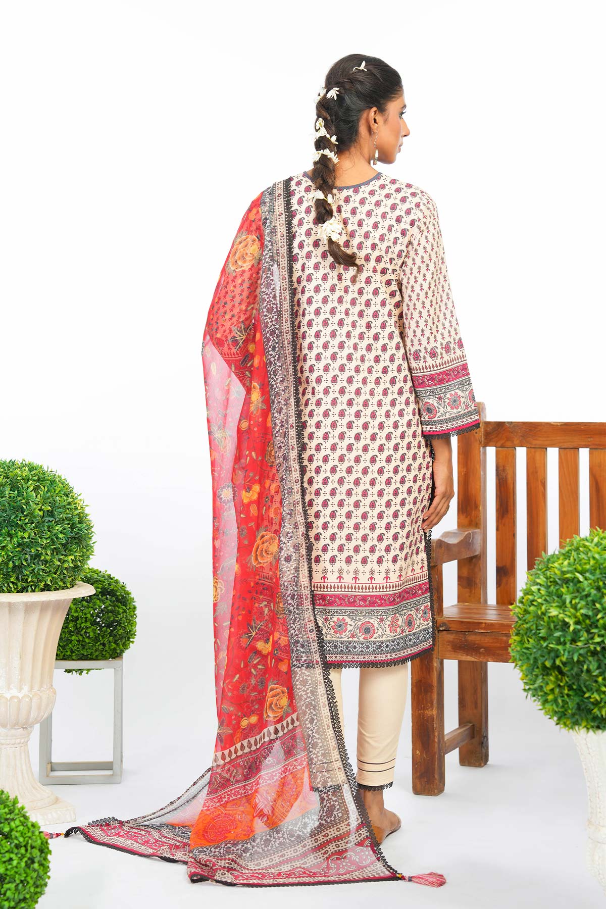 3 Pc Embroidered Lawn Suit With Chiffon Dupatta