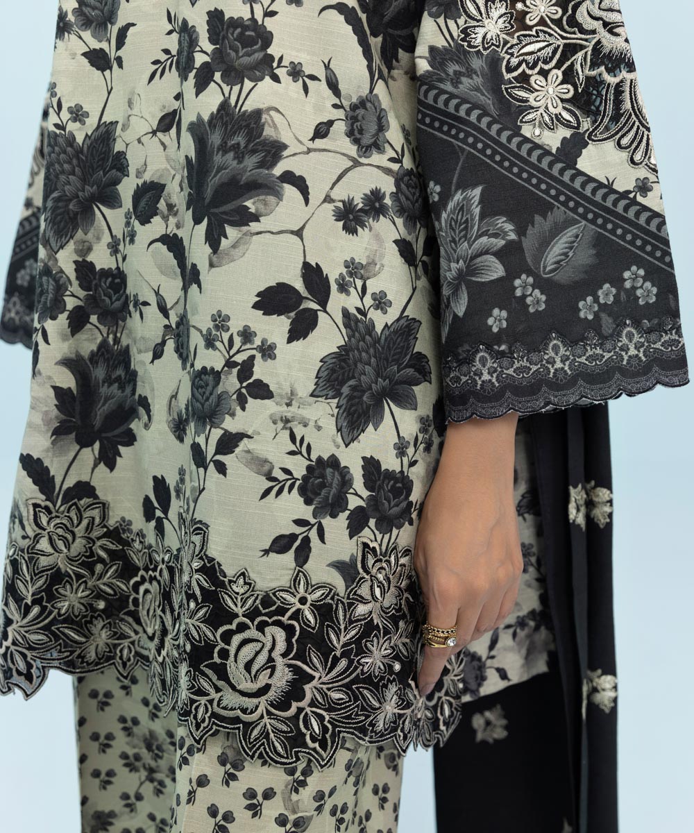 Sapphire - 3 Piece - Embroidered Khaddar Suit