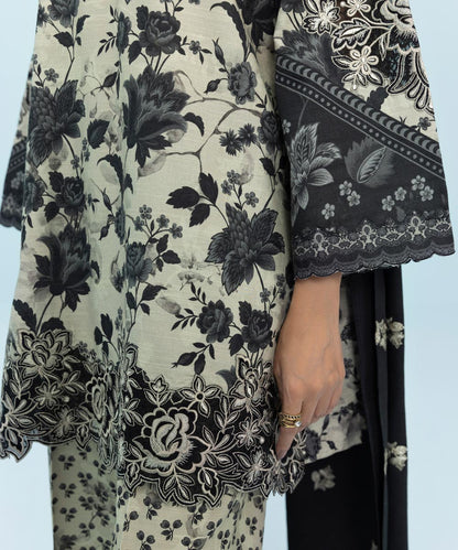 Sapphire - 3 Piece - Embroidered Khaddar Suit