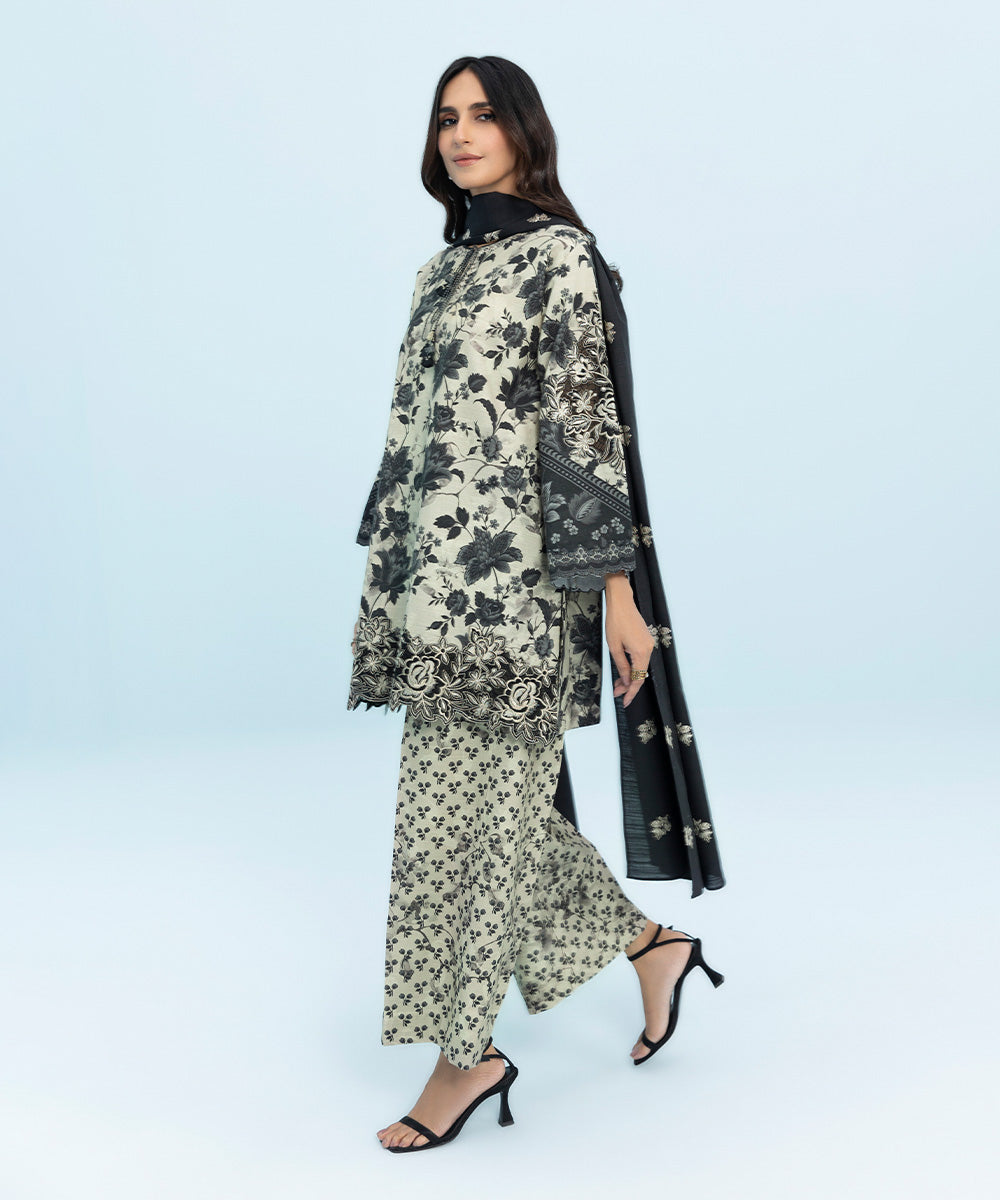Sapphire - 3 Piece - Embroidered Khaddar Suit