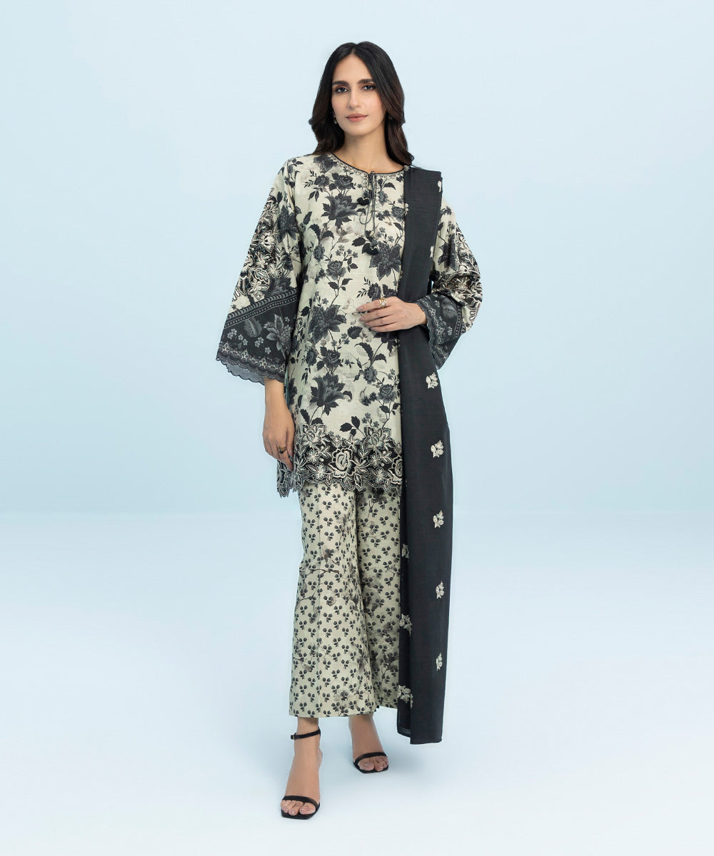 Sapphire - 3 Piece - Embroidered Khaddar Suit
