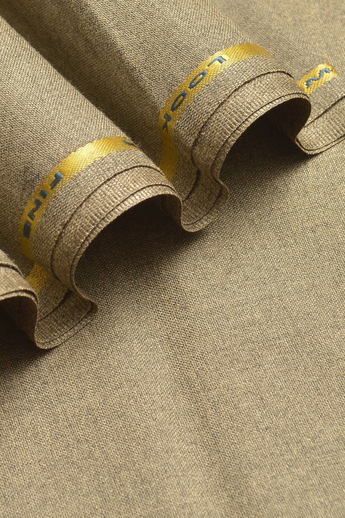 FINE WOOL Suiting
