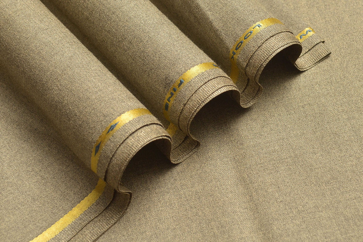 FINE WOOL Suiting