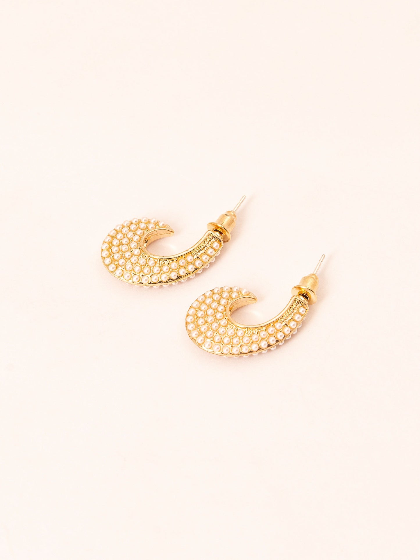 Limelight - Curvy Pearl Earrings