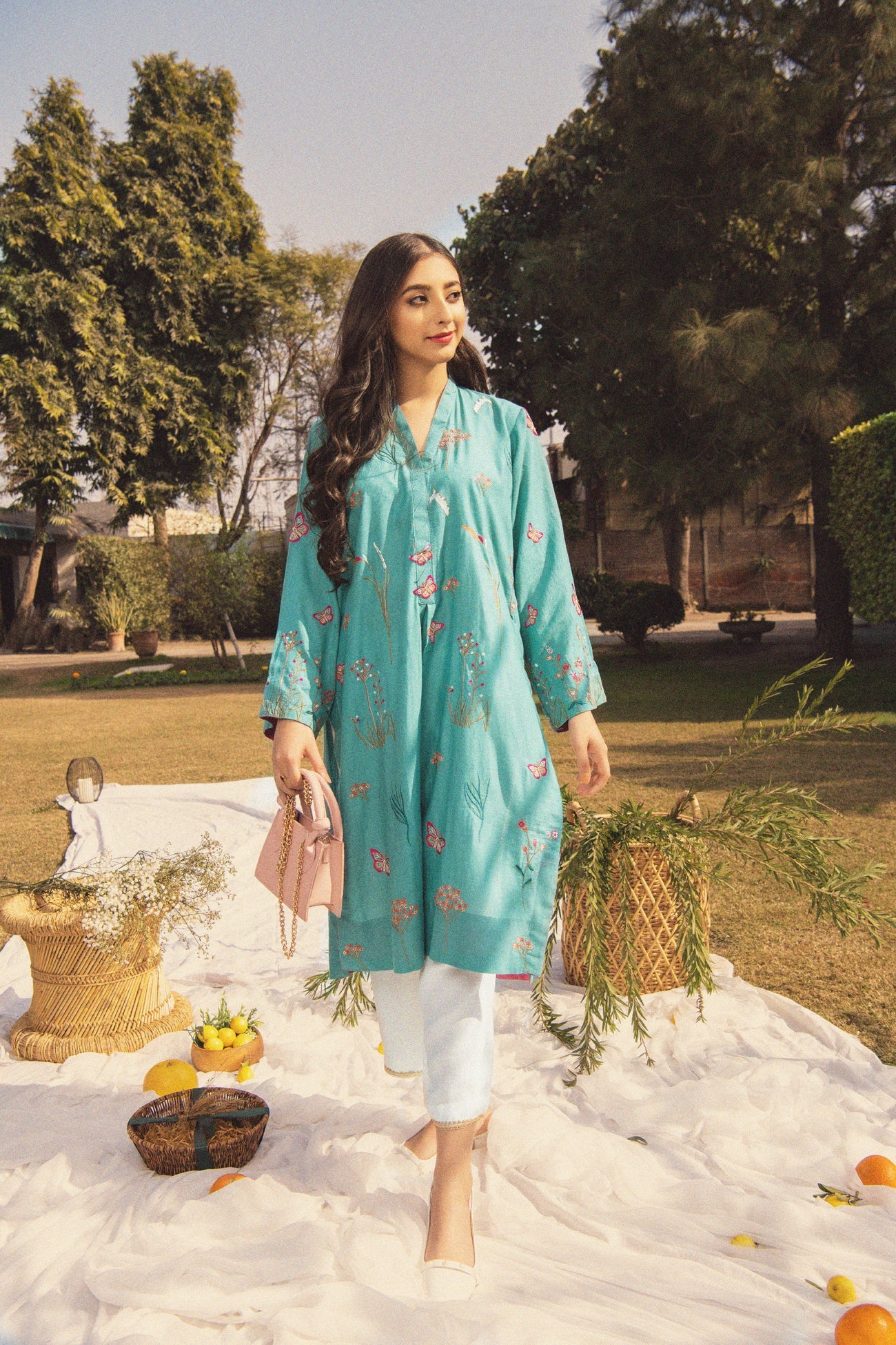 BTW - FLORAL EMBROIDERED KURTA