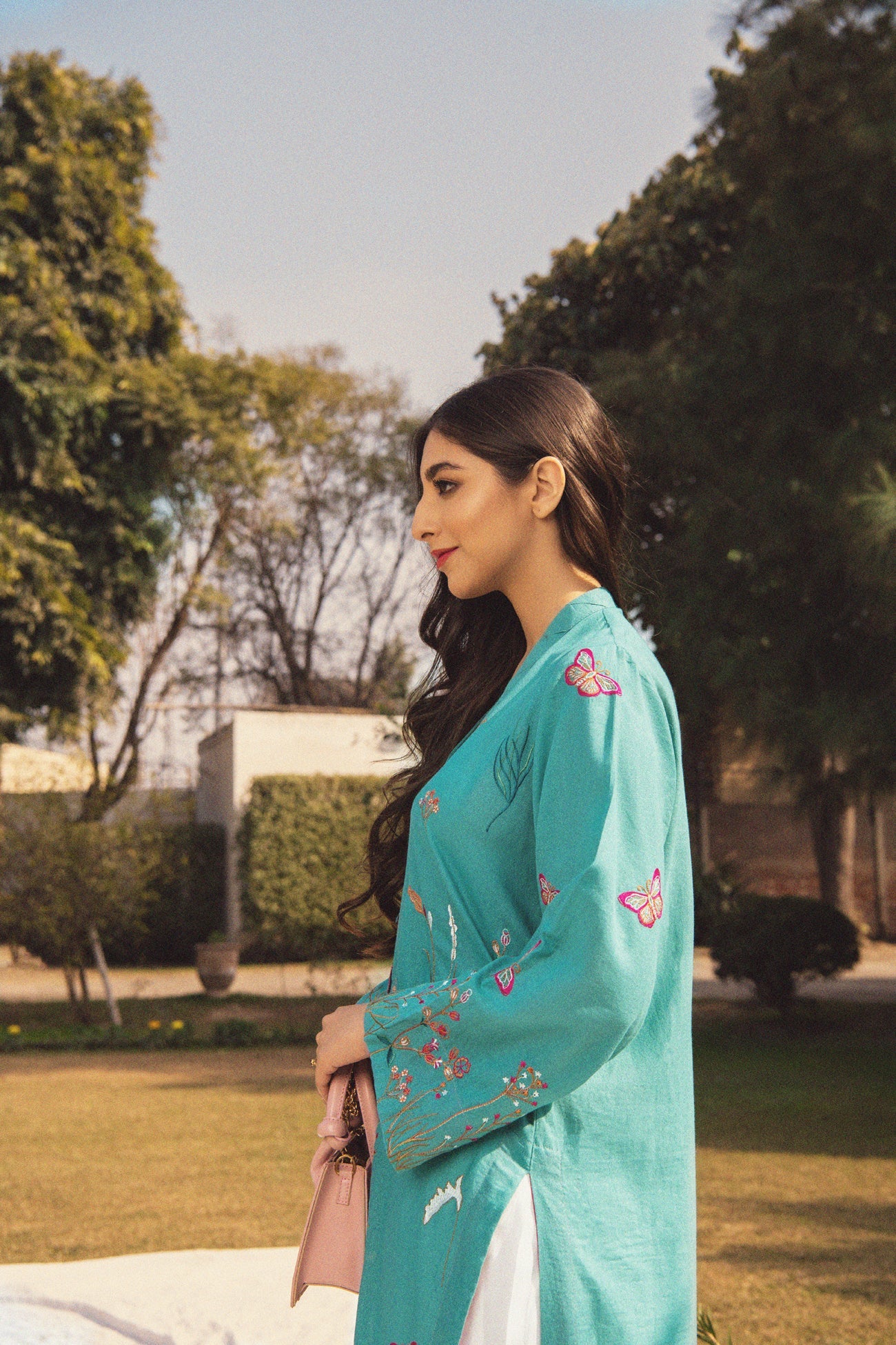 BTW - FLORAL EMBROIDERED KURTA