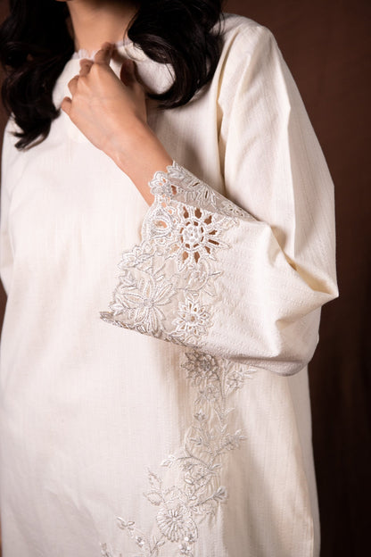 BTW - LOOSE FIT EMBROIDERED KURTA