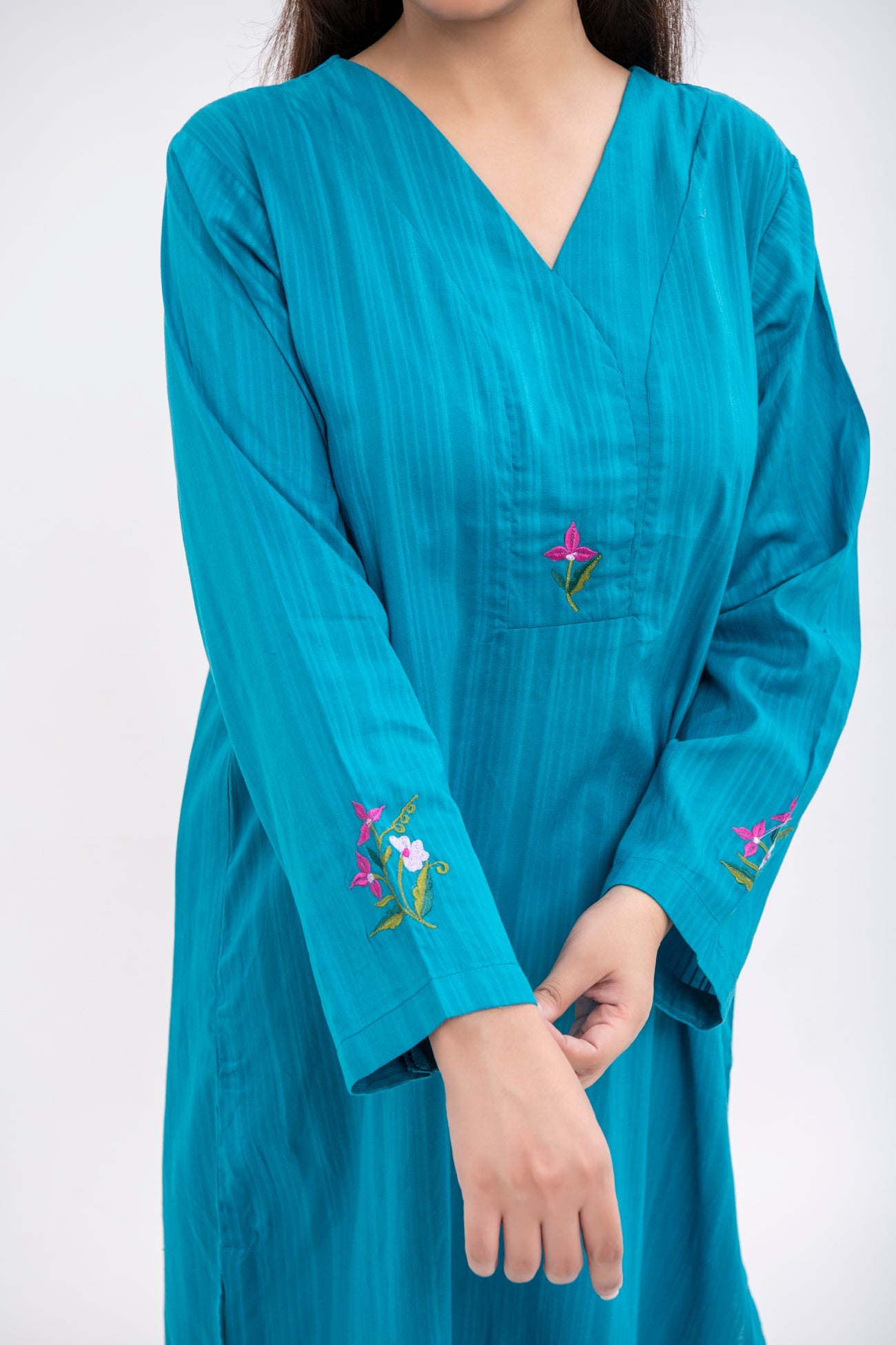 BTW - KURTA WITH EMBROIDERY DETAIL