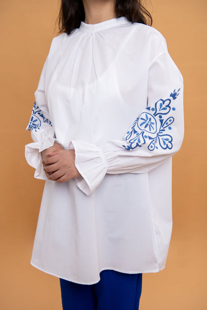 BTW - TOP WITH SLEEVE EMBROIDERY
