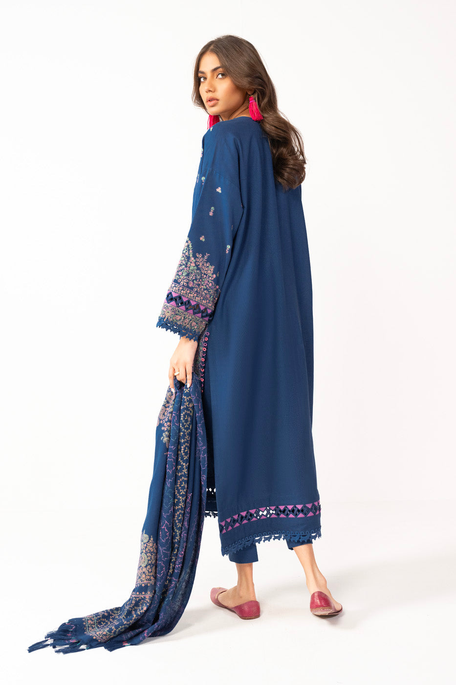 3 Pc Embroidered Khaddar Suit With Stole