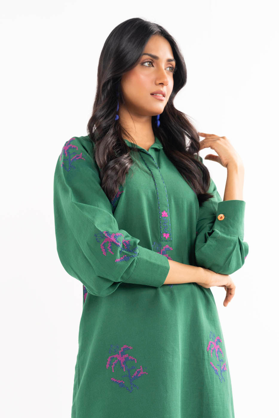 2 Pc Embroidered Khaddar Outfit