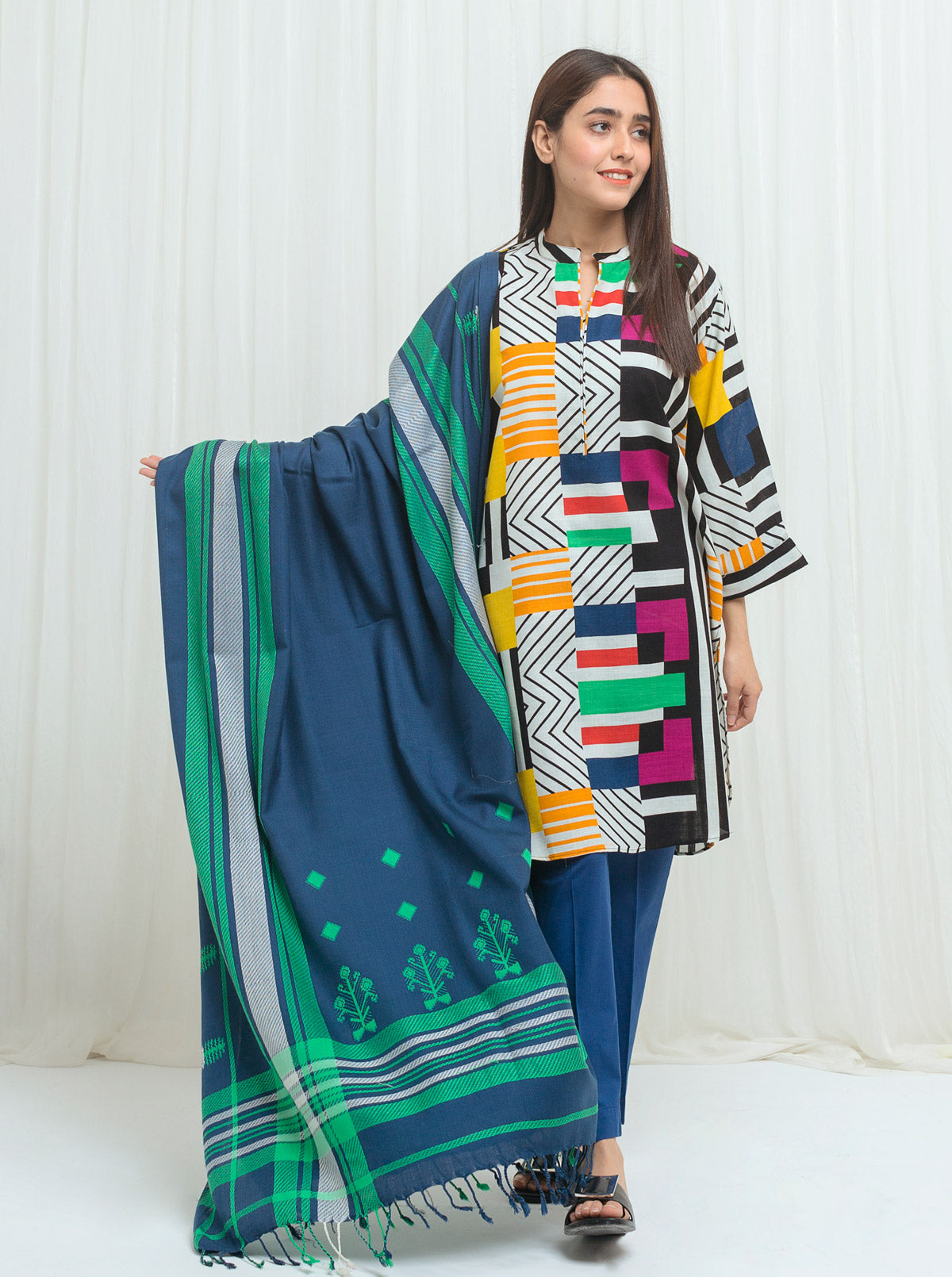 Beechtree - Monochromatic Glitch With Jacquard Shawl-3P