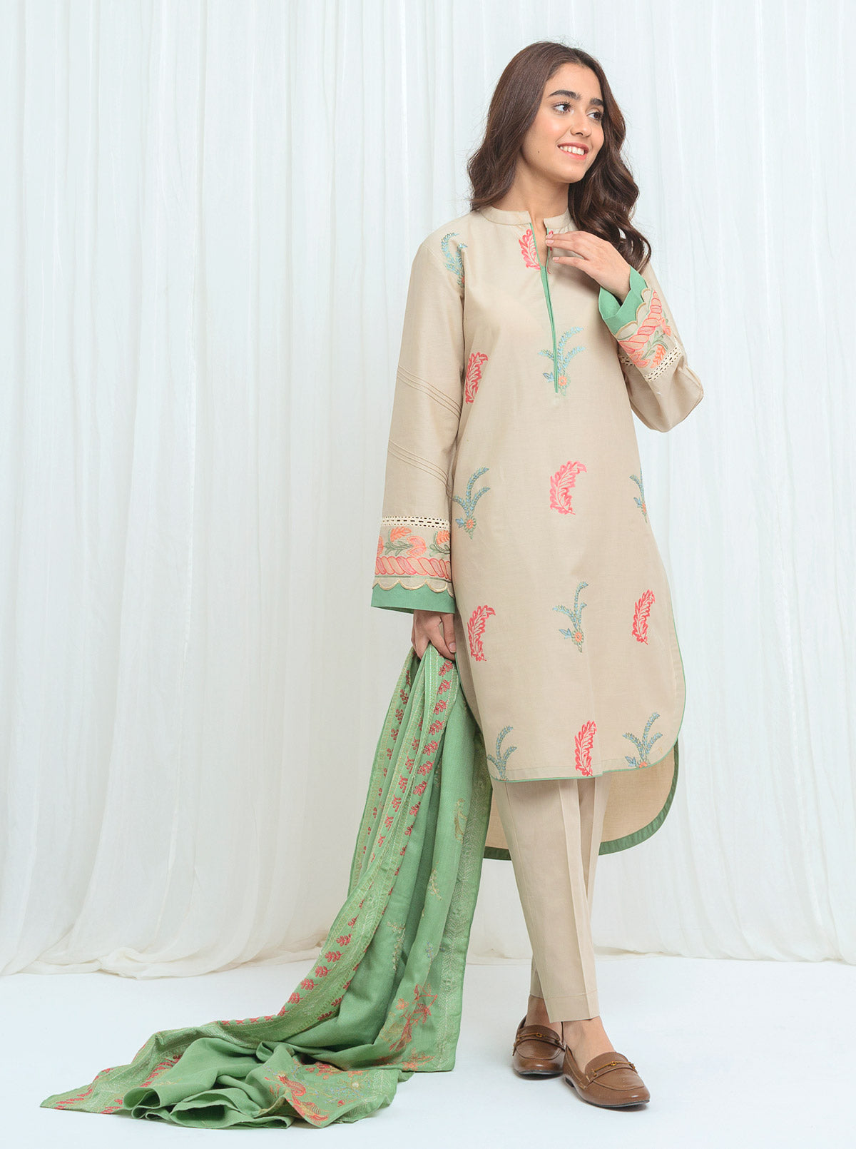 Beechtree - Divine Jewel With Embroidered Shawl - 3P