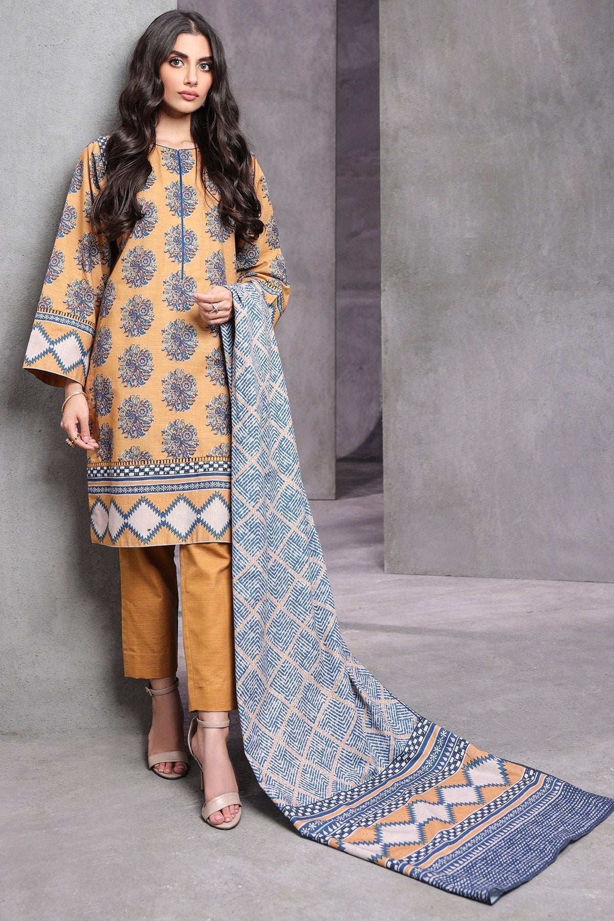 3 Pc Printed Khaddar Suit