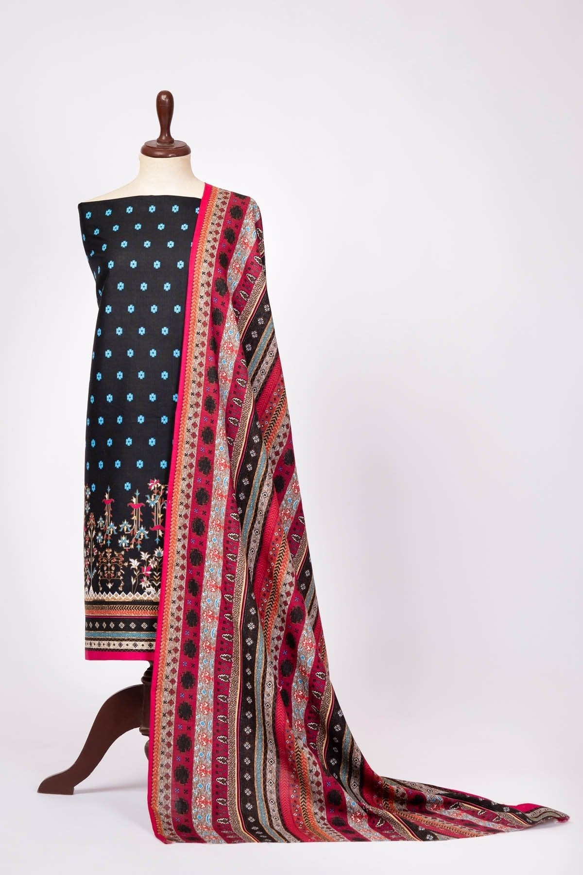 3 Pc Printed Khaddar Suit With Printed Khaddar Dupatta