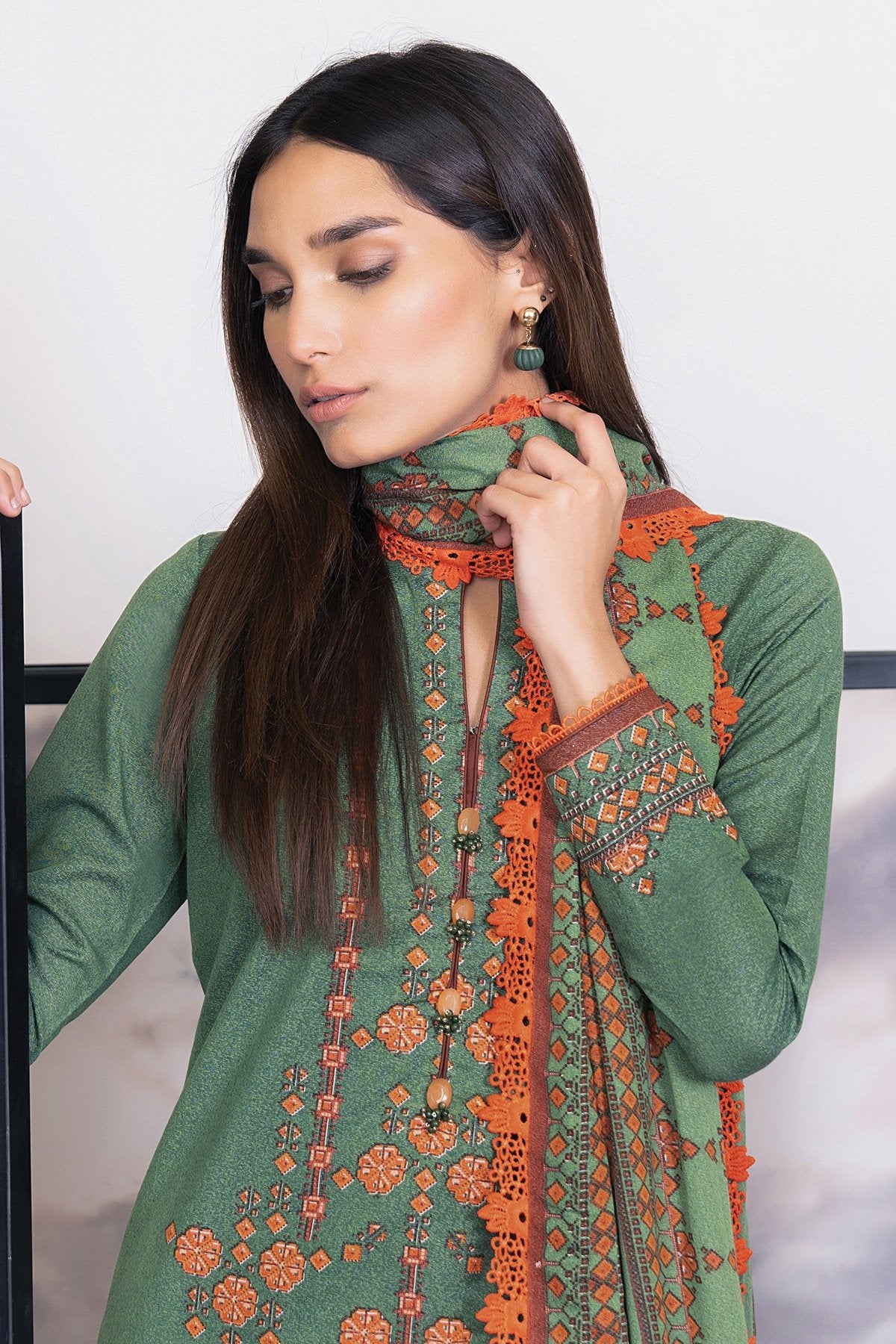 Alkaram - 3 Pc Printed Karandi Suit With Karandi Dupatta