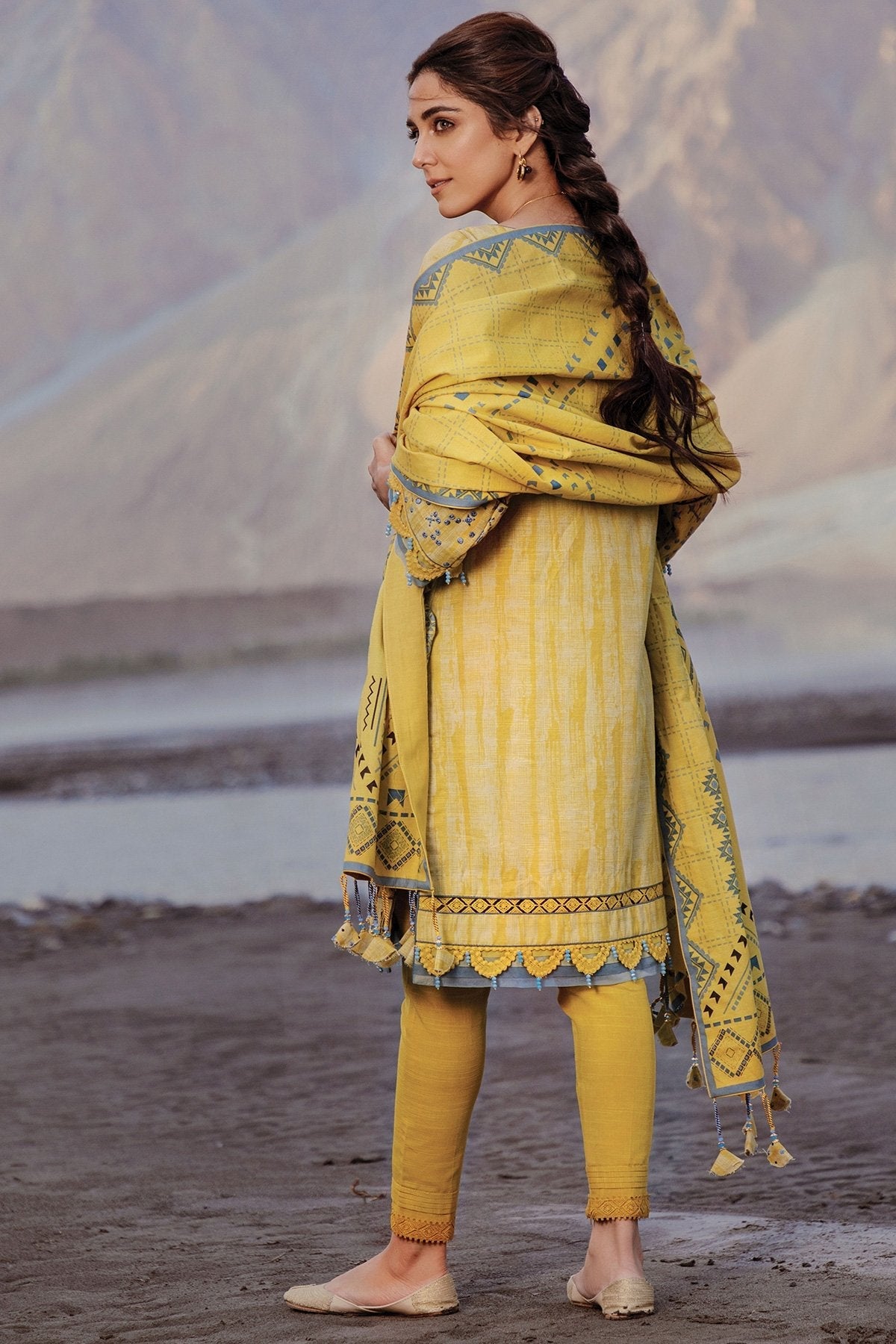 Alkaram - 3 Pc Embroidered Khaddar Suit With Khaddar Dupatta