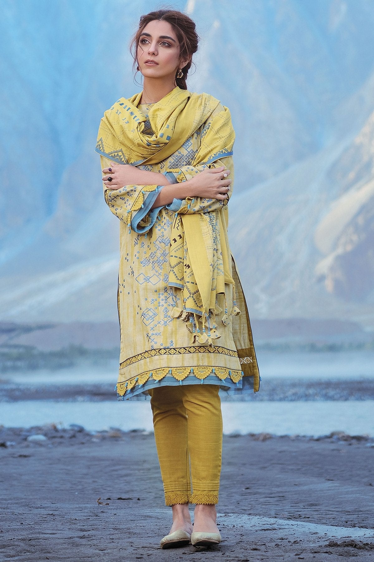 Alkaram - 3 Pc Embroidered Khaddar Suit With Khaddar Dupatta