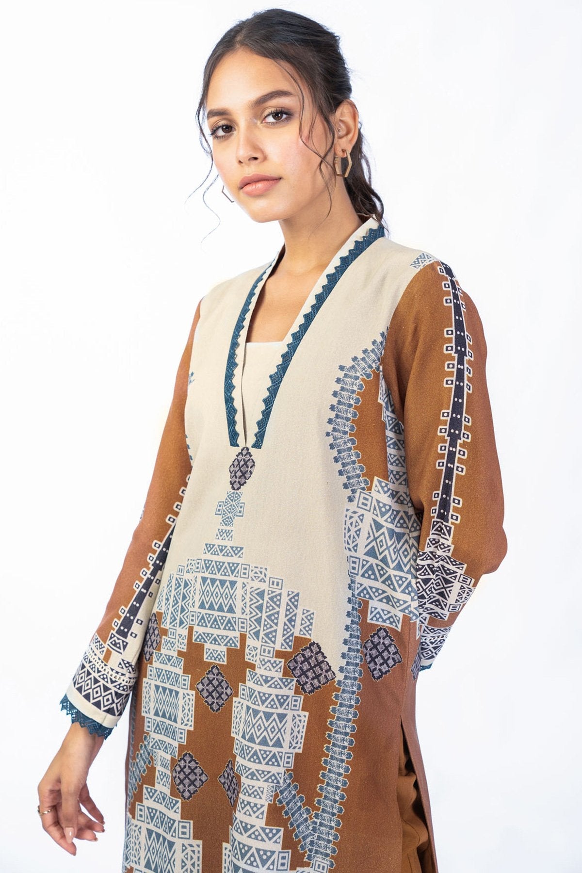 Alkaram - 2 Pc Printed Karandi Suit With Karandi Trouser