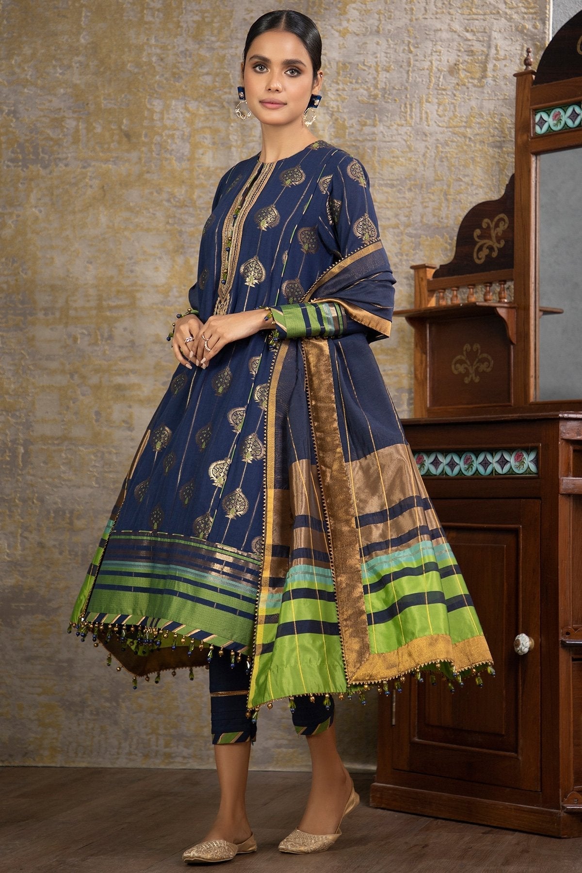 Alkaram - 3 Pc Embroidered Jacquard Suit With Jacquard Dupatta