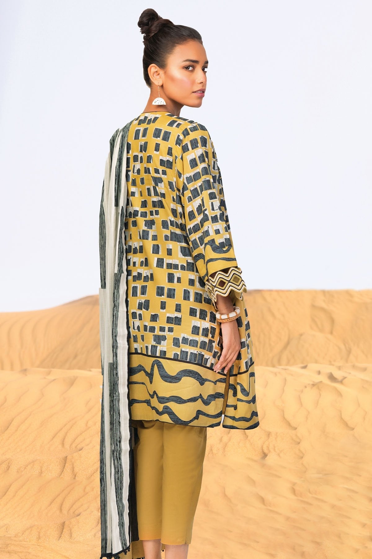 Alkaram - 3 Pc Printed Suit With Brochia Dupatta